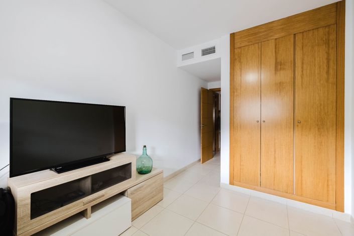 Image No.23-3 Bed Flat for sale