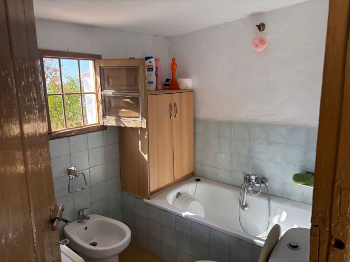 Image No.23-4 Bed Country House for sale