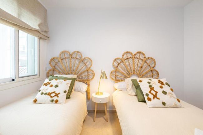Image No.25-4 Bed Flat for sale