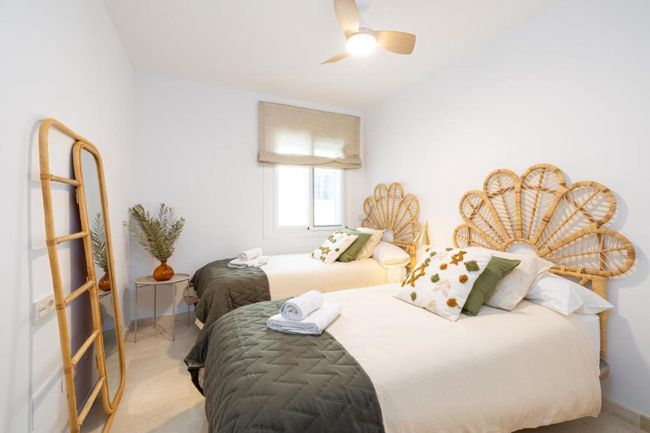 Image No.26-4 Bed Flat for sale