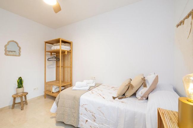 Image No.28-4 Bed Flat for sale