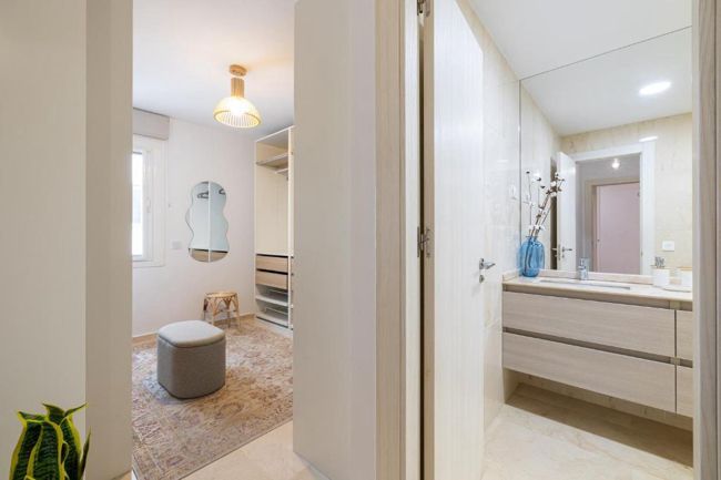 Image No.37-4 Bed Flat for sale