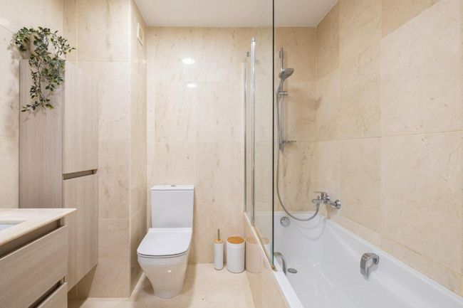 Image No.44-4 Bed Flat for sale