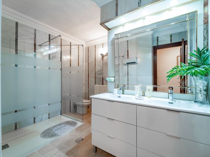 Image No.19-3 Bed Flat for sale