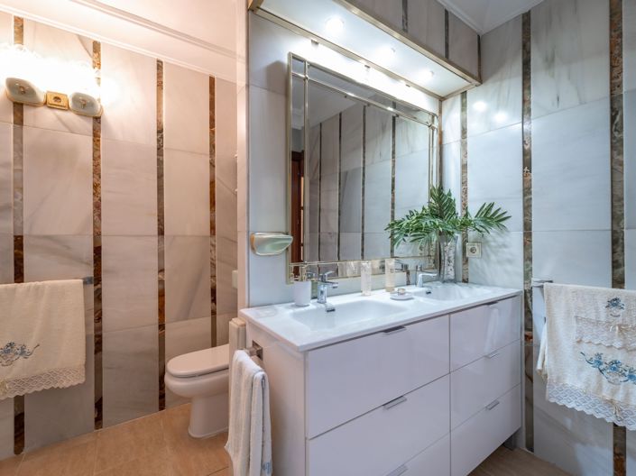 Image No.20-3 Bed Flat for sale