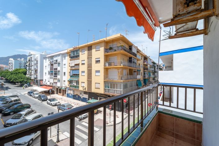 Image No.21-3 Bed Flat for sale