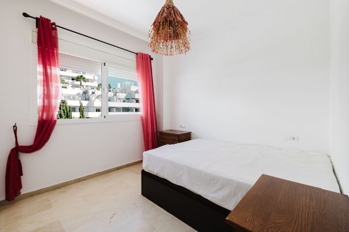 Image No.12-3 Bed Flat for sale