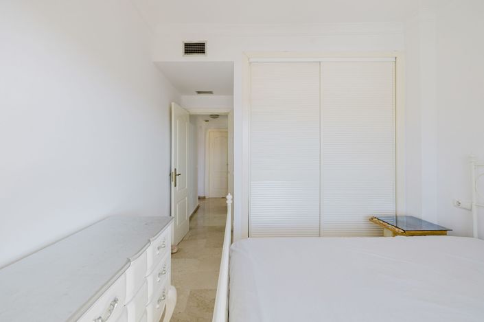 Image No.15-3 Bed Flat for sale