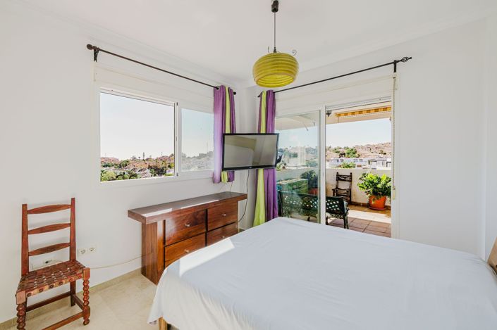 Image No.18-3 Bed Flat for sale