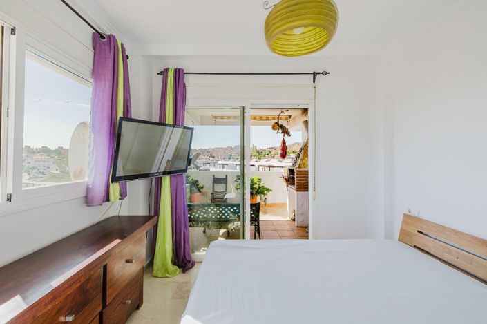 Image No.19-3 Bed Flat for sale