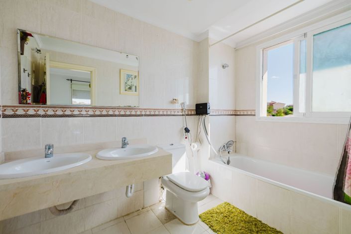 Image No.20-3 Bed Flat for sale