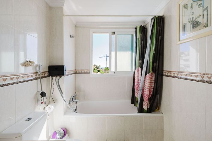 Image No.21-3 Bed Flat for sale
