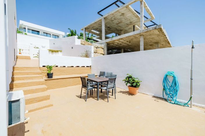 Image No.44-4 Bed Townhouse for sale