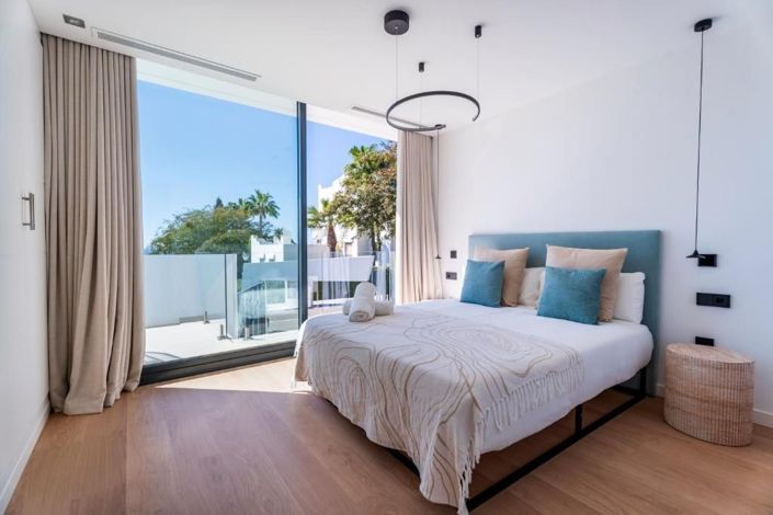 Image No.14-4 Bed Property for sale