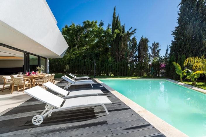 Image No.17-4 Bed Property for sale