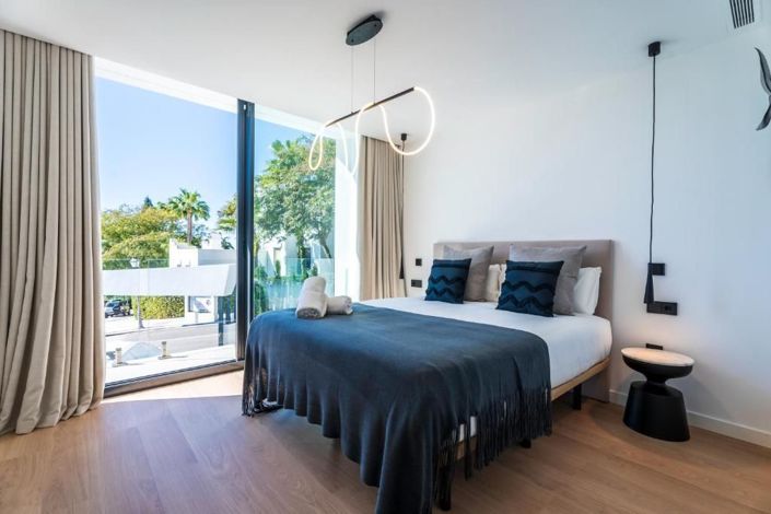 Image No.3-4 Bed Property for sale