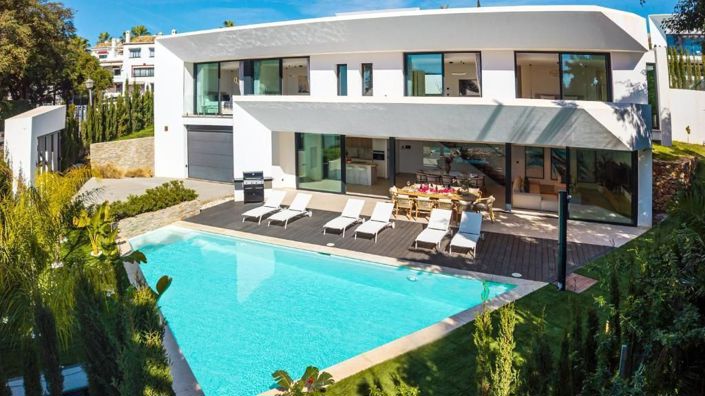 Image No.30-4 Bed Property for sale