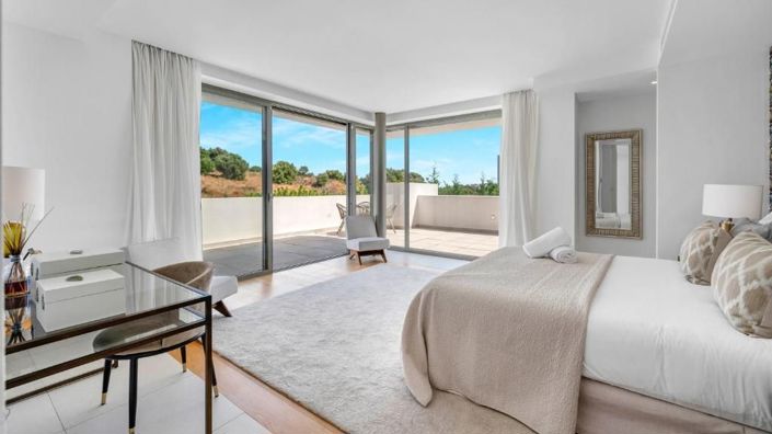 Image No.11-5 Bed Property for sale