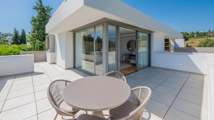Image No.16-5 Bed Property for sale