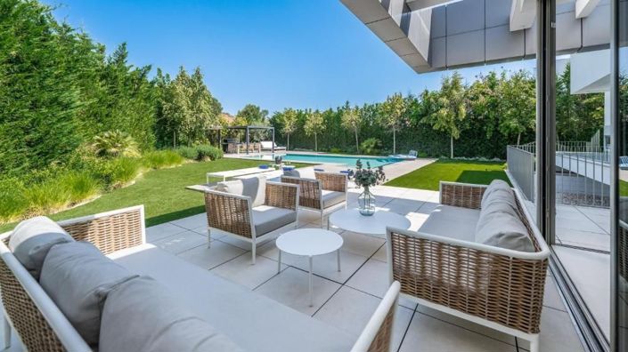 Image No.32-5 Bed Property for sale
