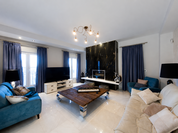 Image No.2-4 Bed Property for sale
