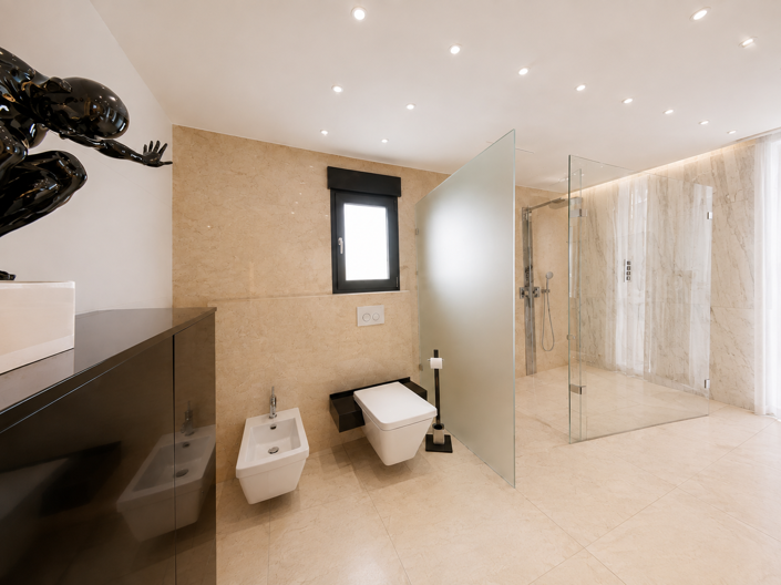 Image No.28-4 Bed Property for sale