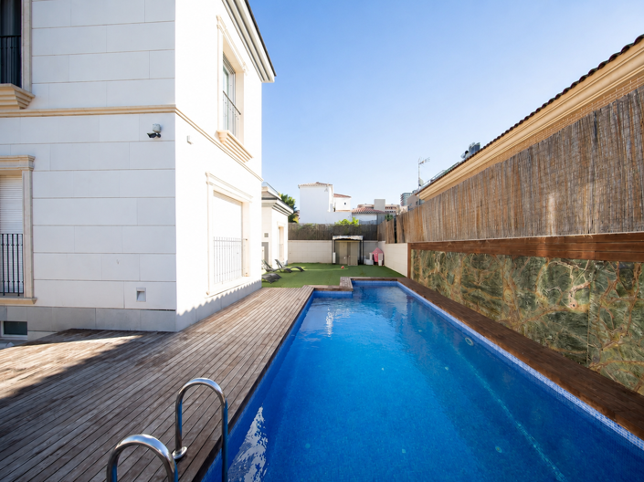 Image No.41-4 Bed Property for sale