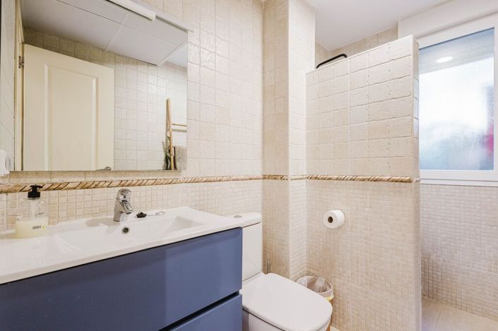 Image No.21-3 Bed Flat for sale