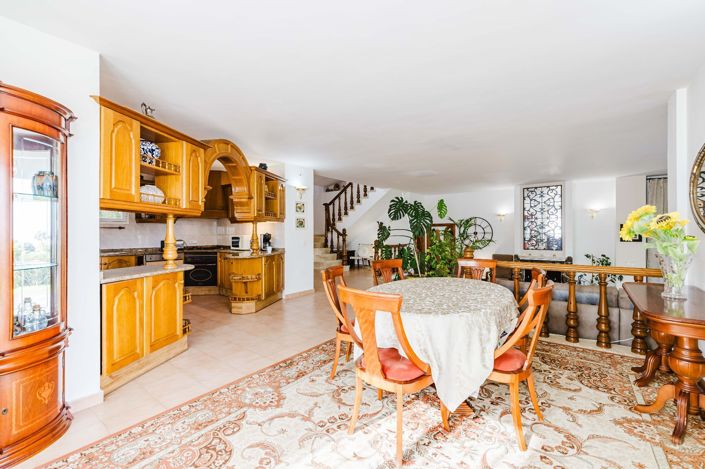 Image No.11-4 Bed Property for sale