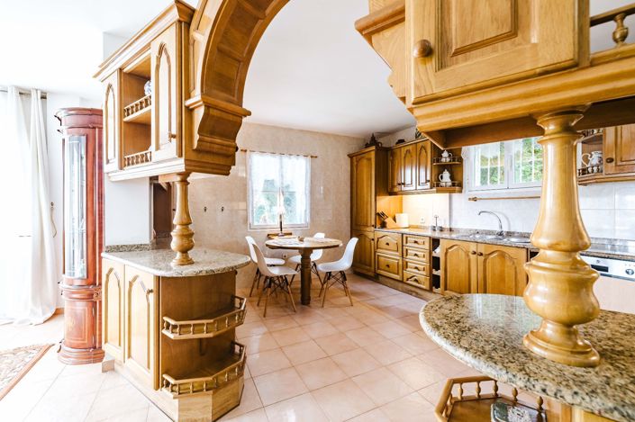 Image No.12-4 Bed Property for sale