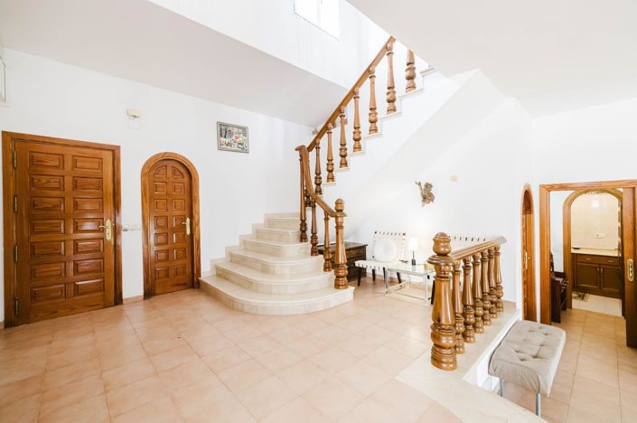 Image No.16-4 Bed Property for sale