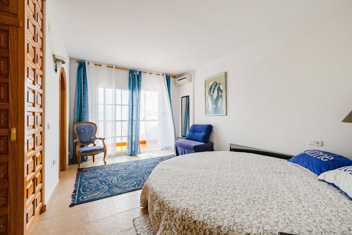 Image No.17-4 Bed Property for sale