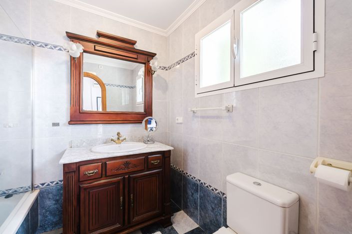 Image No.21-4 Bed Property for sale