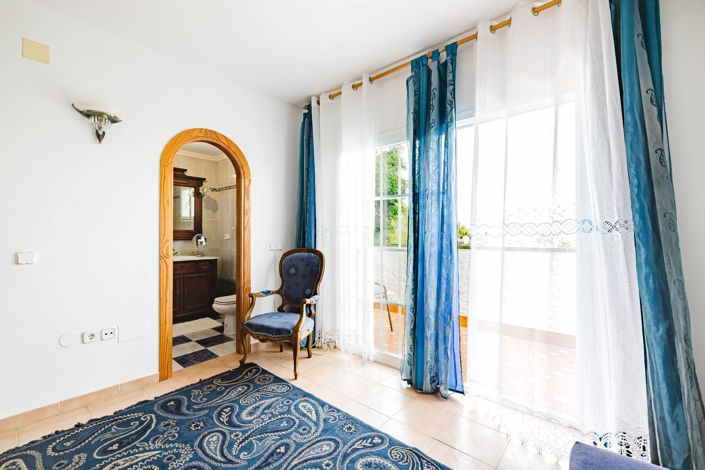 Image No.22-4 Bed Property for sale