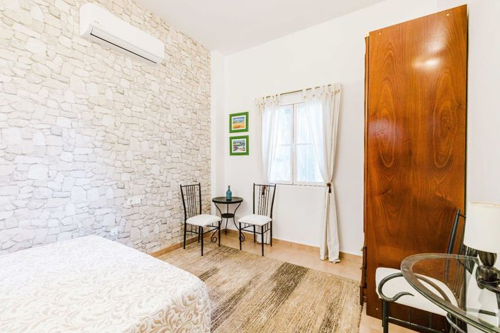Image No.25-4 Bed Property for sale