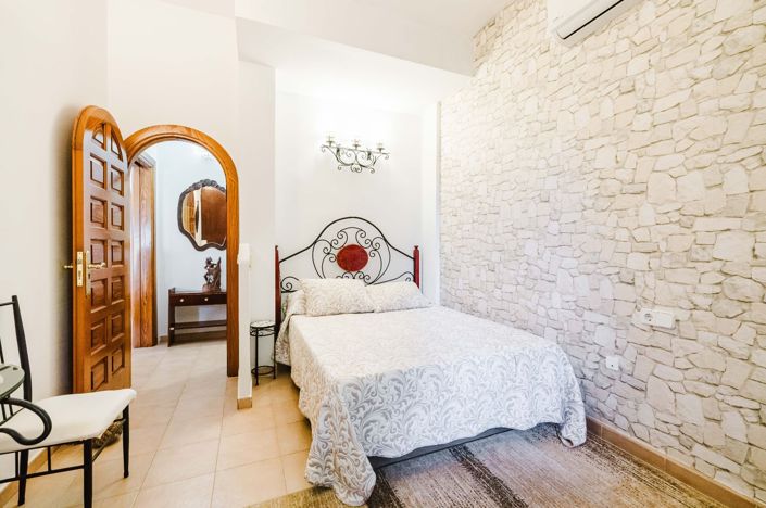 Image No.26-4 Bed Property for sale
