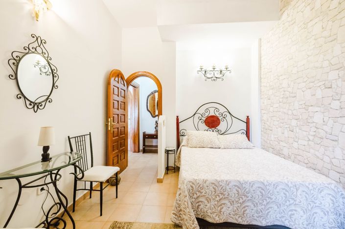 Image No.27-4 Bed Property for sale