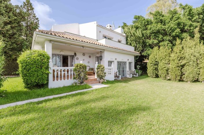 Image No.4-4 Bed Property for sale