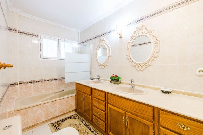 Image No.34-4 Bed Property for sale
