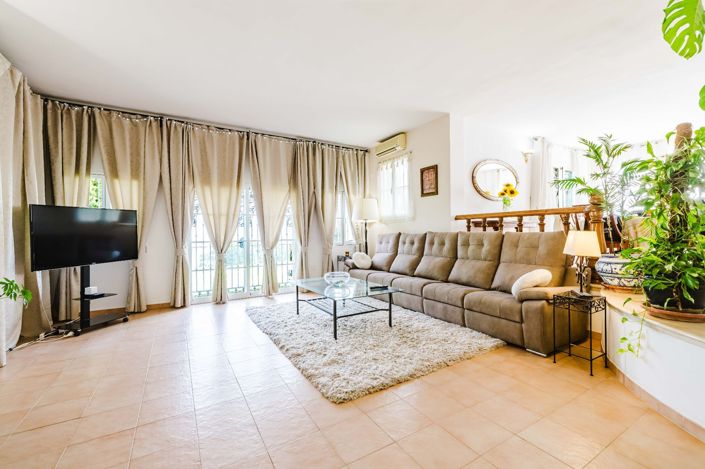 Image No.8-4 Bed Property for sale