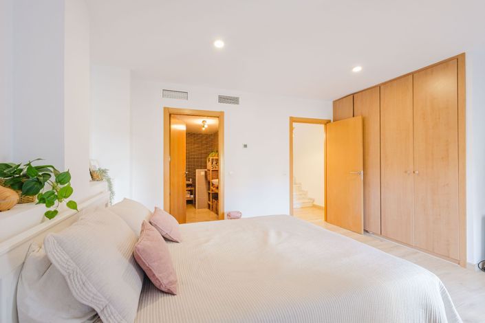 Image No.14-3 Bed Townhouse for sale