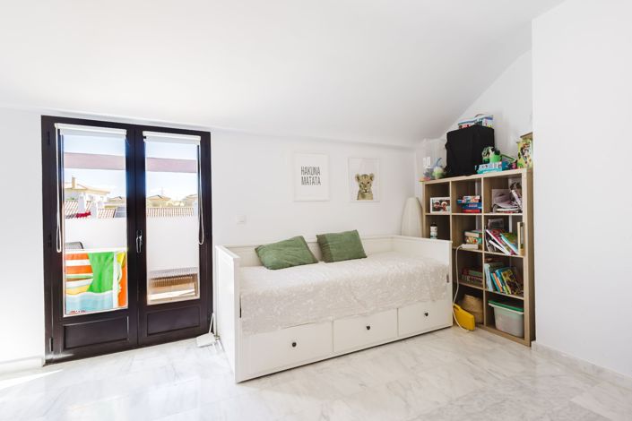 Image No.17-3 Bed Townhouse for sale