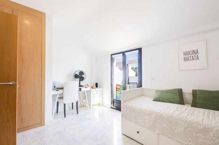 Image No.18-3 Bed Townhouse for sale