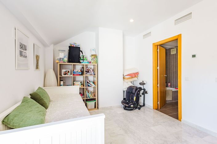 Image No.20-3 Bed Townhouse for sale