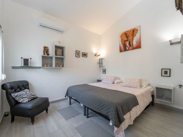 Image No.20-3 Bed Townhouse for sale
