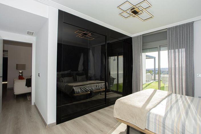 Image No.11-3 Bed Flat for sale