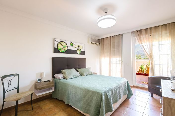 Image No.24-4 Bed Townhouse for sale