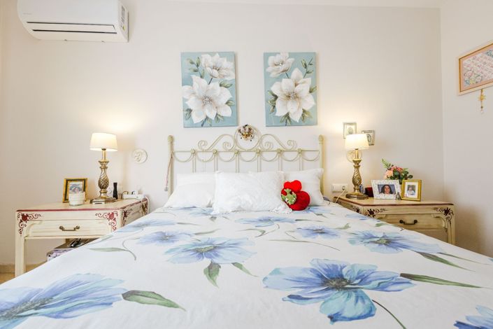 Image No.18-4 Bed Flat for sale