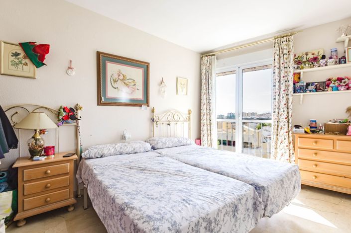 Image No.24-4 Bed Flat for sale