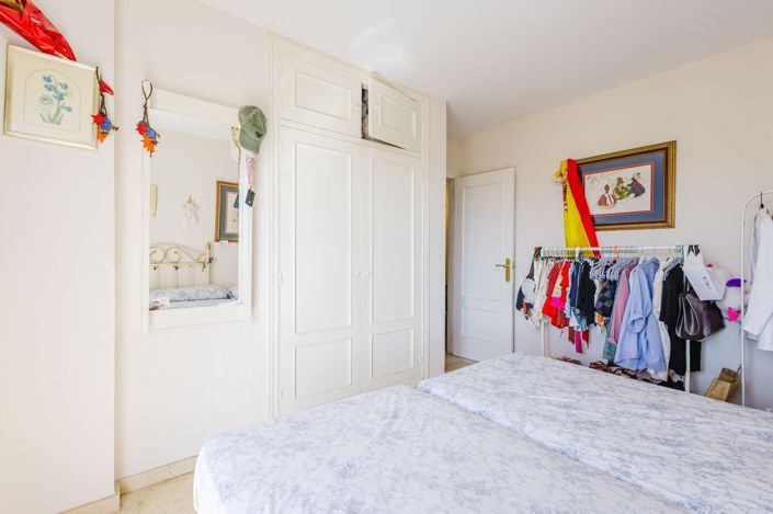 Image No.25-4 Bed Flat for sale